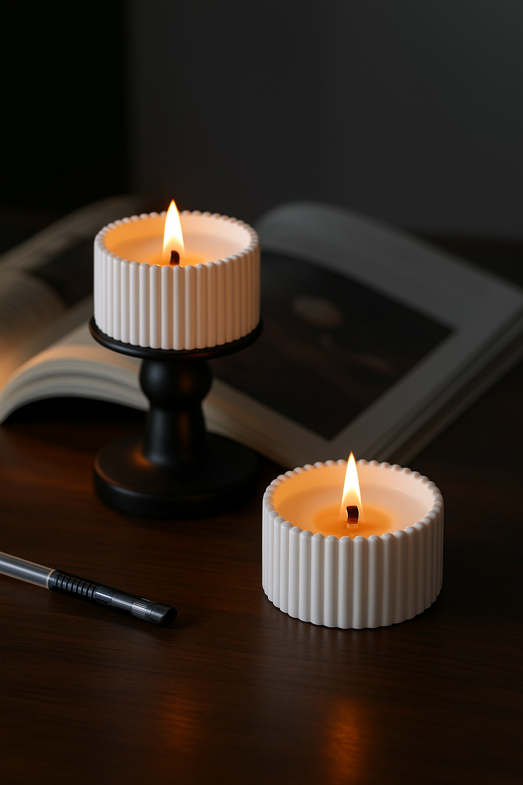 Vela Aromática en Vaso de Cerámica Estriada – Cera de Soja Natural, Mecha de Madera, Estilo Minimalista