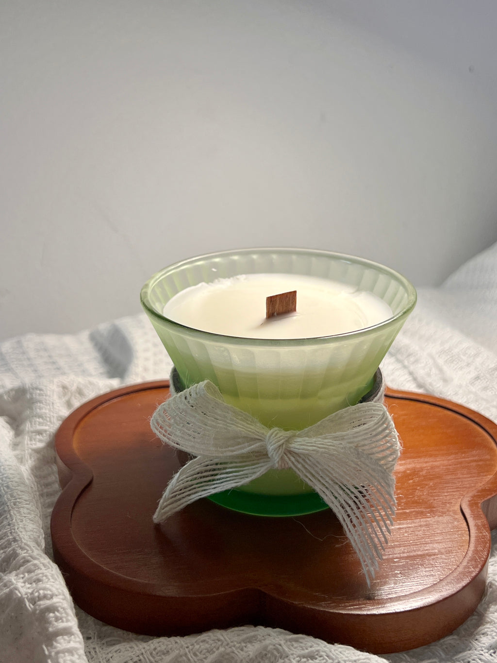 Vela aromática vegetal · Cera de soja 100% · Pabilo de madera · Relajación natural