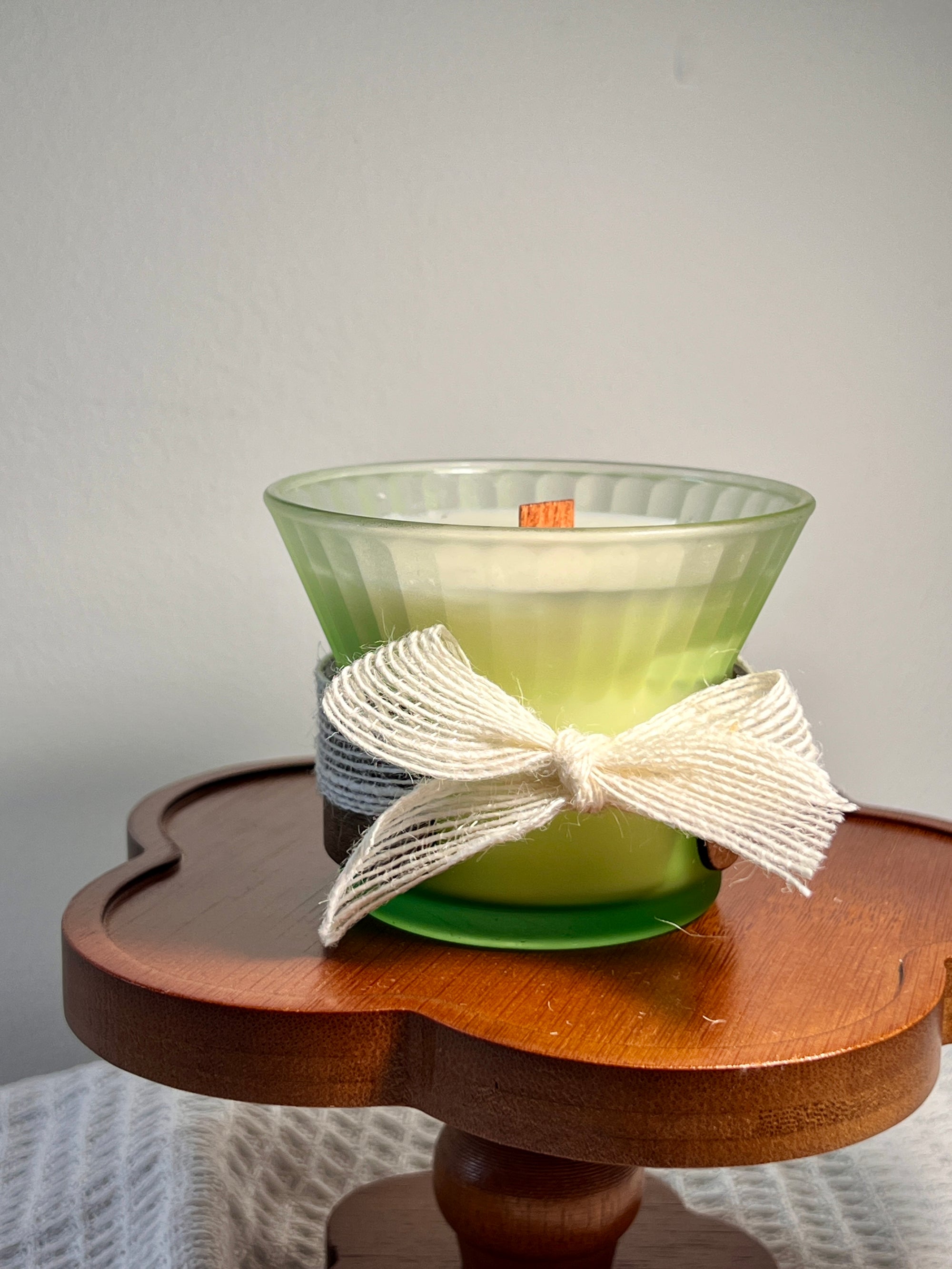 Vela aromática vegetal · Cera de soja 100% · Pabilo de madera · Relajación natural